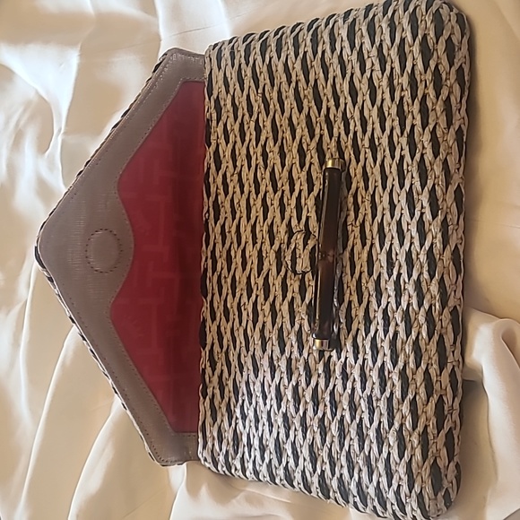 ELAINE TURNER ENVELOPE CLUTCH - Picture 2 of 8